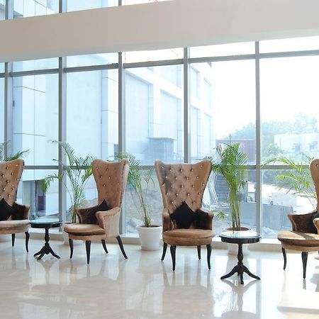 Xenious World Square Hotel Ghaziabad Exterior foto