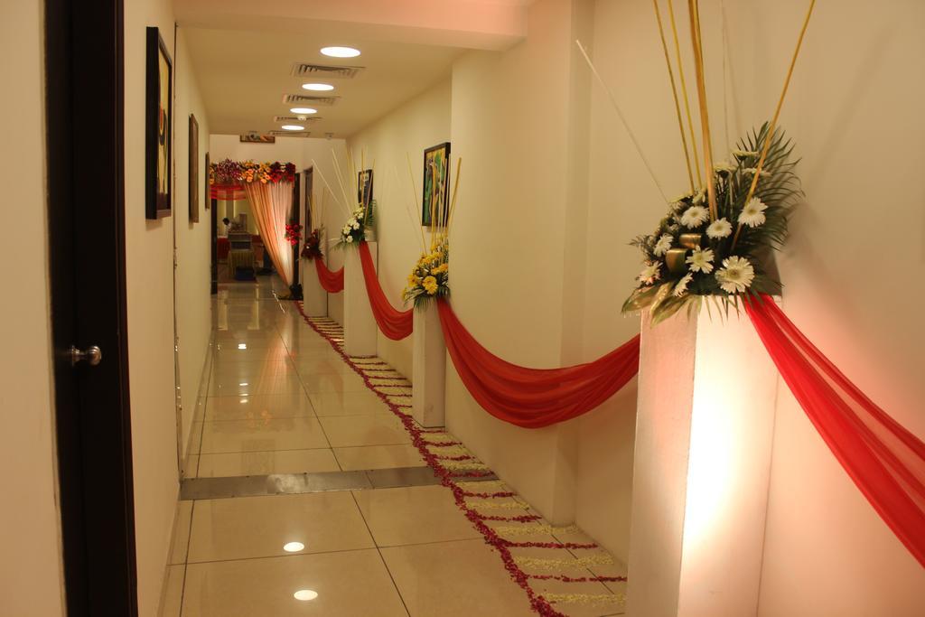 Xenious World Square Hotel Ghaziabad Exterior foto