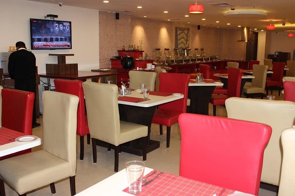 Xenious World Square Hotel Ghaziabad Exterior foto
