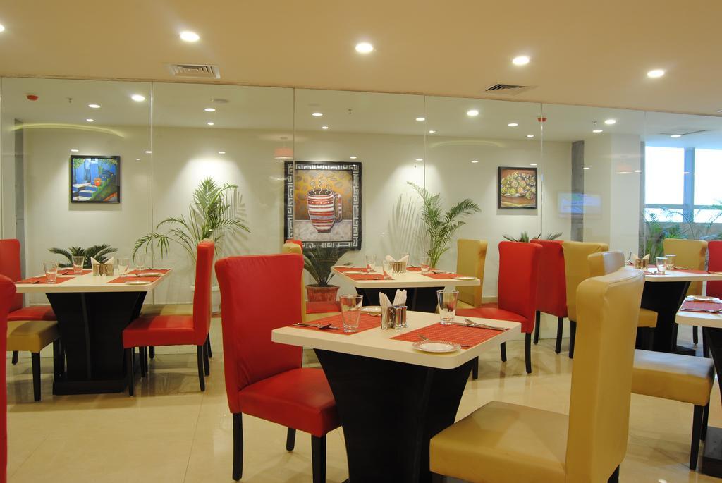 Xenious World Square Hotel Ghaziabad Exterior foto