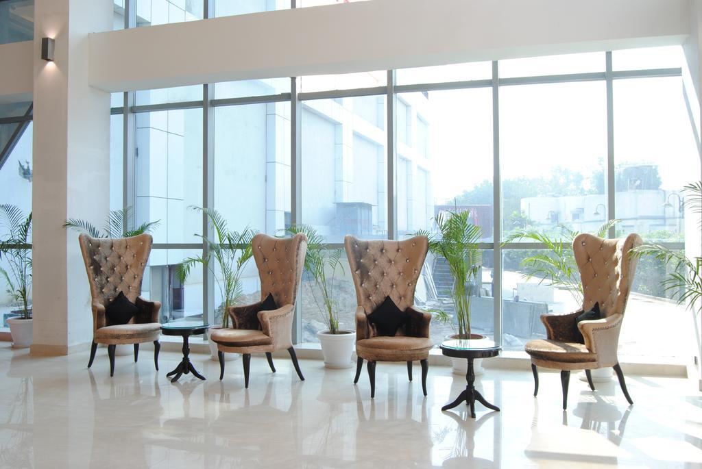 Xenious World Square Hotel Ghaziabad Exterior foto