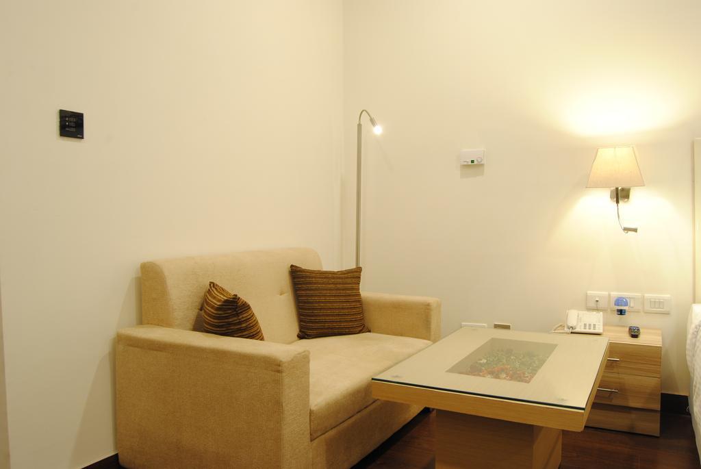 Xenious World Square Hotel Ghaziabad Exterior foto