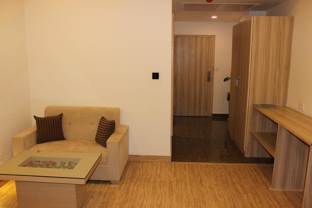 Xenious World Square Hotel Ghaziabad Exterior foto