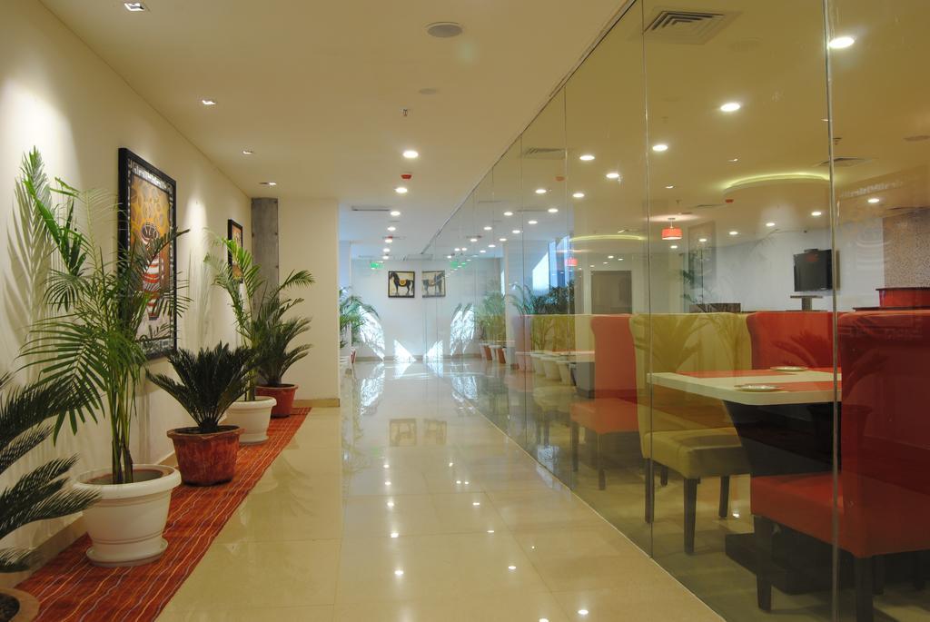 Xenious World Square Hotel Ghaziabad Exterior foto