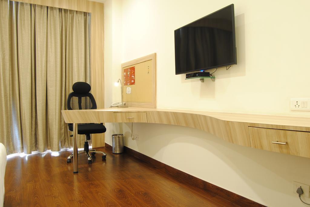 Xenious World Square Hotel Ghaziabad Exterior foto