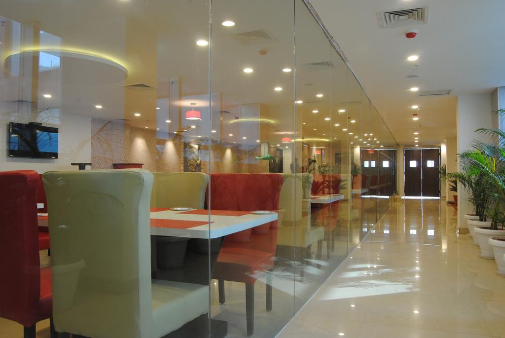 Xenious World Square Hotel Ghaziabad Exterior foto