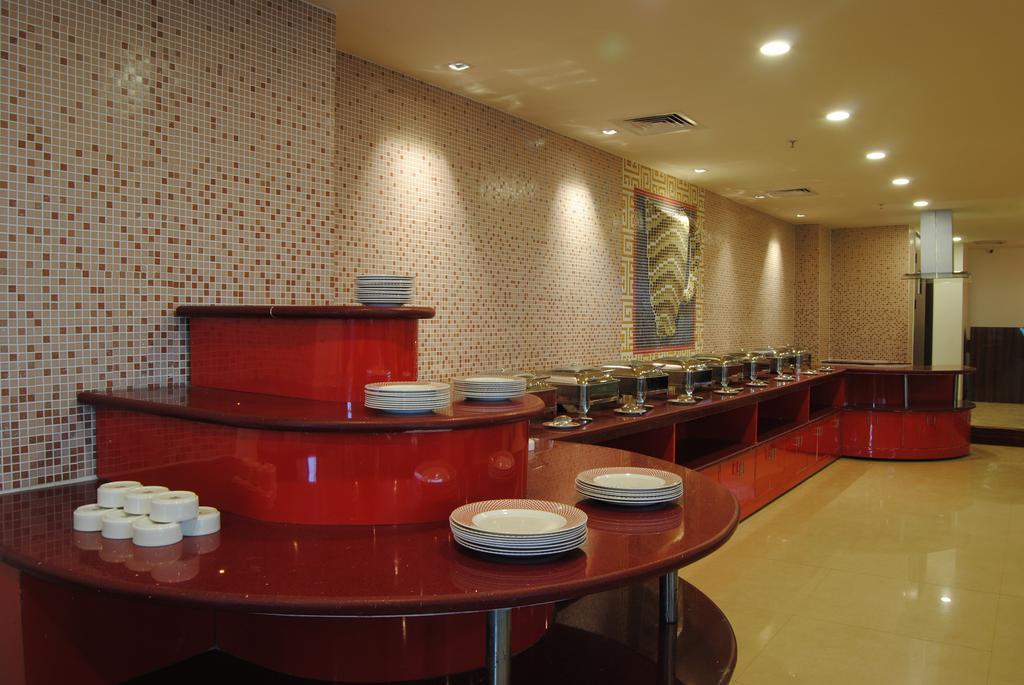 Xenious World Square Hotel Ghaziabad Exterior foto