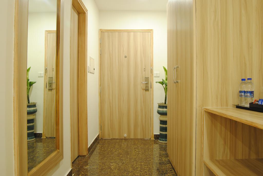 Xenious World Square Hotel Ghaziabad Exterior foto