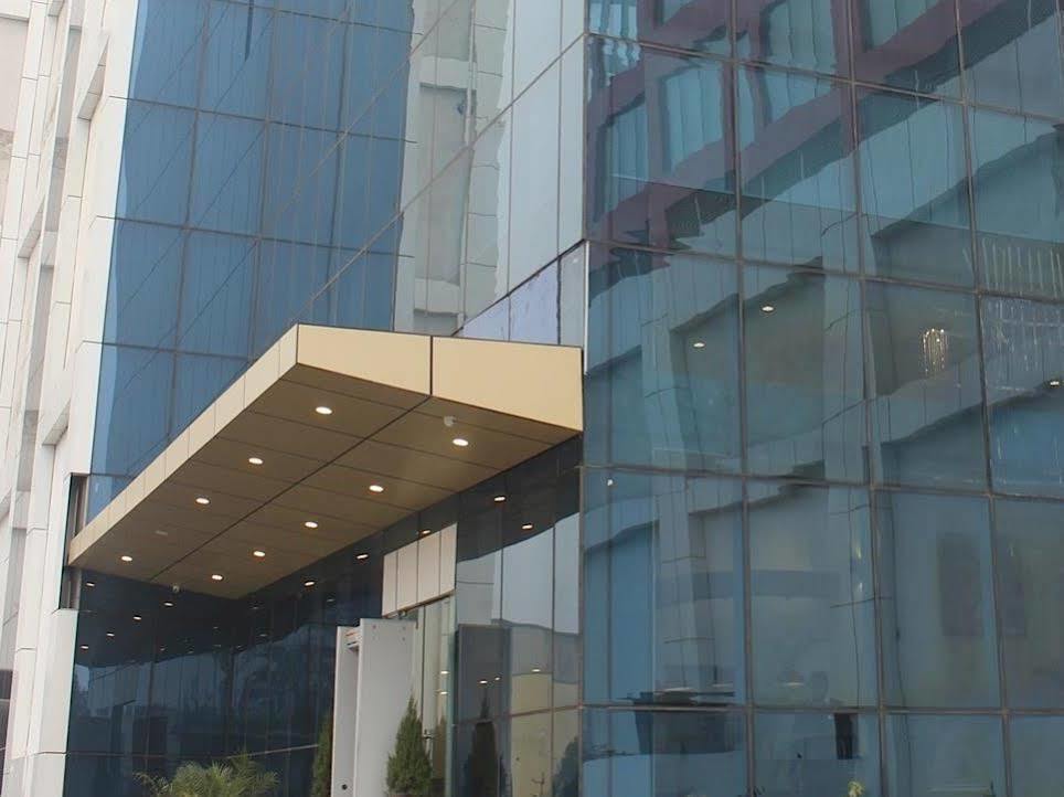 Xenious World Square Hotel Ghaziabad Exterior foto